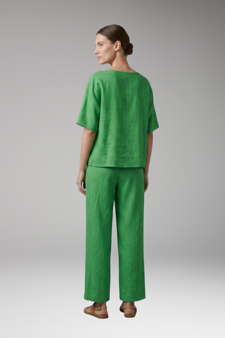 Women's Crop Top and Cropped Trousers Set with Short Sleeves