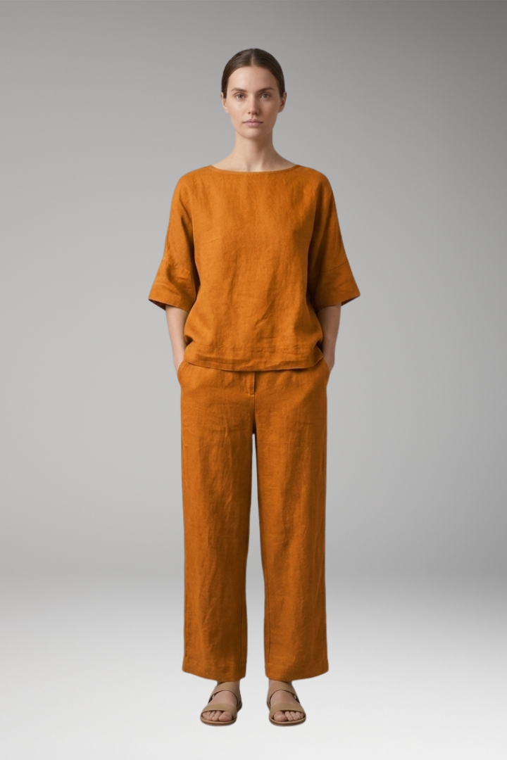 Women's Crop Top and Cropped Trousers Set with Short Sleeves