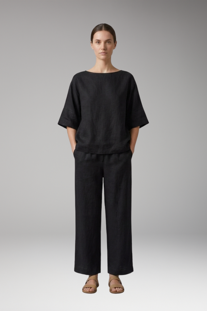 Women's Crop Top and Cropped Trousers Set with Short Sleeves