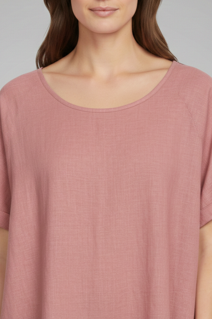 Women's Loose-Fitting T-Shirt with Short Sleeves and Wide Neck