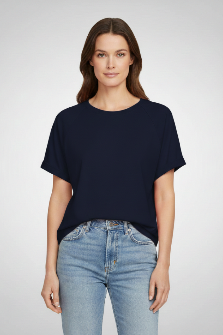 Women's Oversized T-shirt with Short Sleeves and Round Neck
