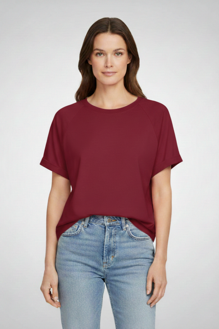 Women's Oversized T-shirt with Short Sleeves and Round Neck